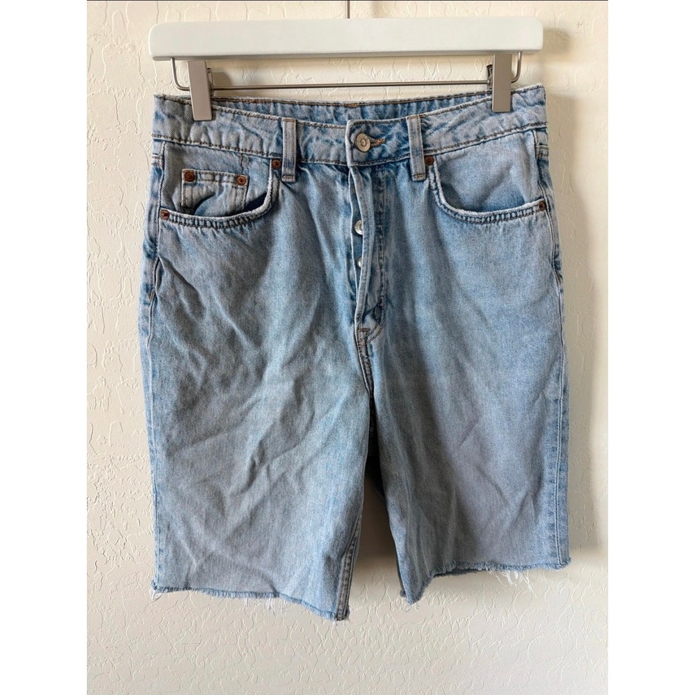 HM Divided Women Light Wash High Waisted Button Fly Raw Hem Denim Shorts Size 6